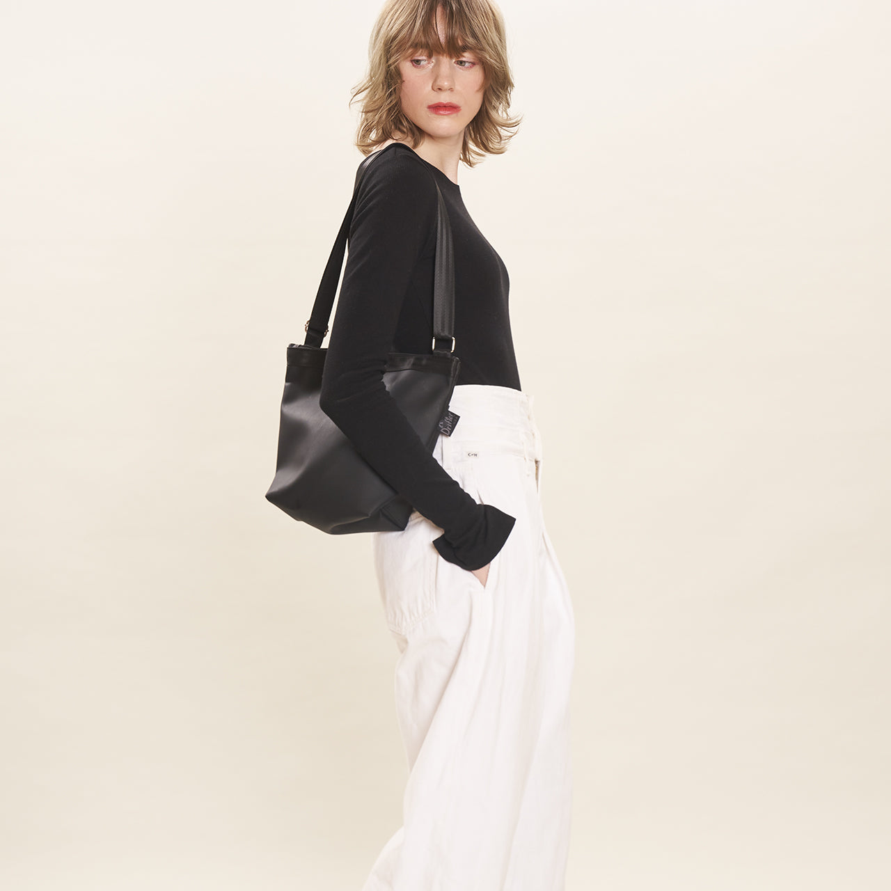 ZIP TOP SHOULDER