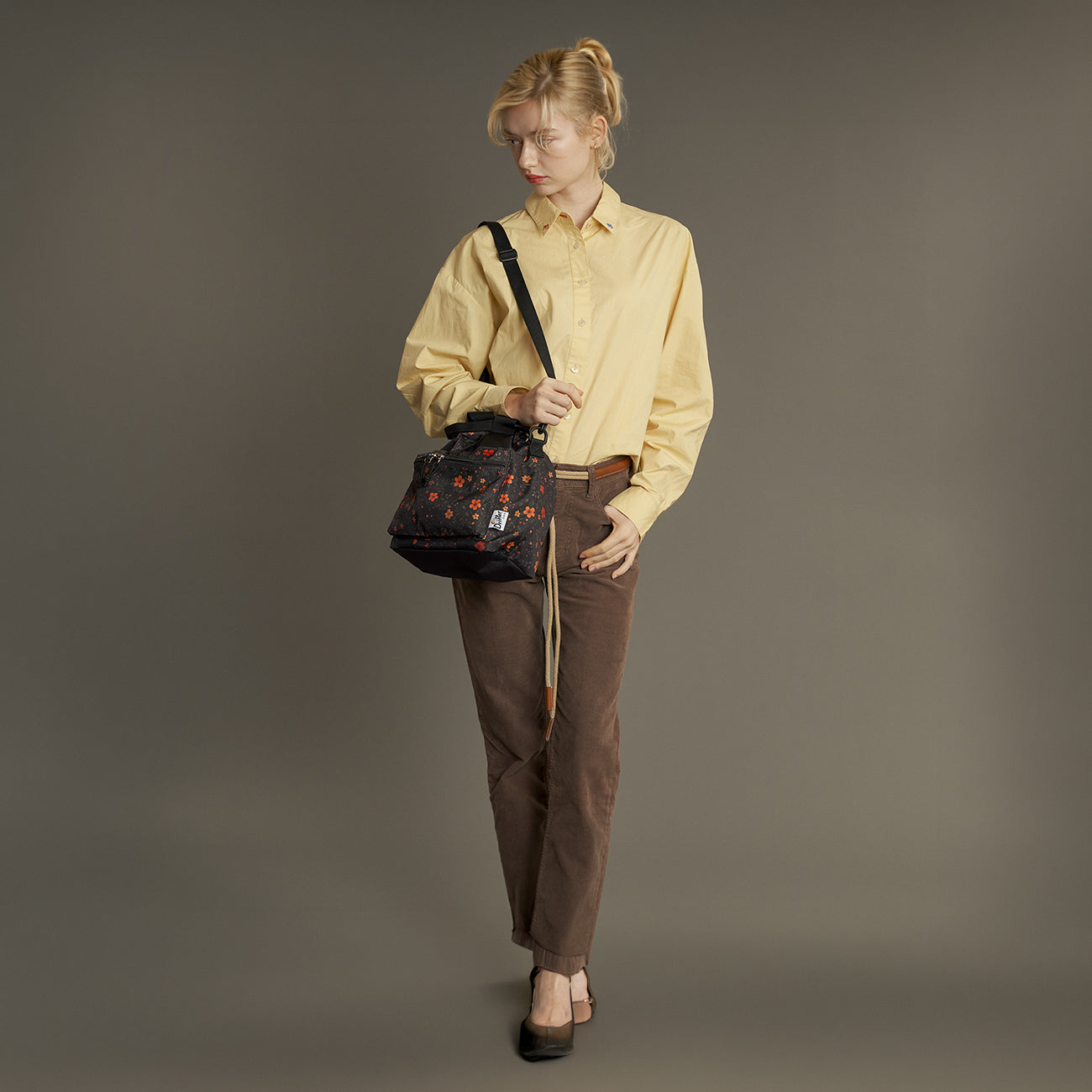 HANDLE POCKET TOTE